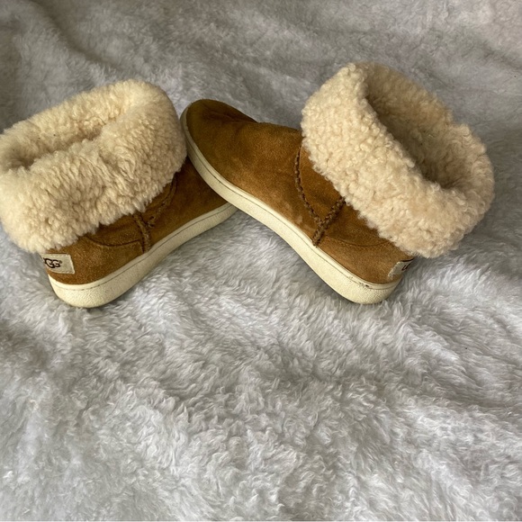 UGG MIKA CLASSIC CHESTNUT SUEDE KIDS SNEAKER BOOT - Picture 5 of 9